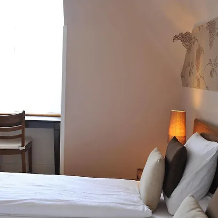 Alojamento de Acomodação e Pequeno-almoço The Bed + Breakfast 3*