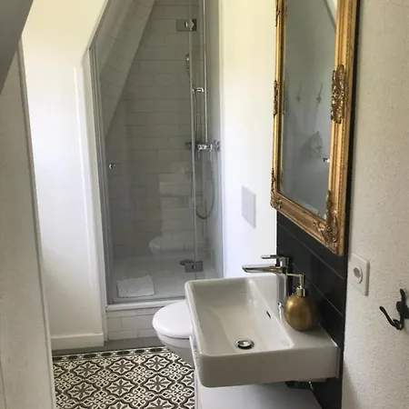 The Bed + Breakfast Готель типу 