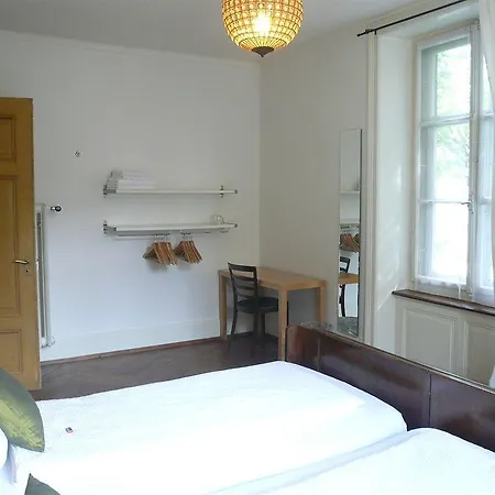 The Bed + Breakfast Готель типу 