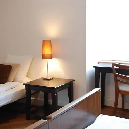The Bed + Breakfast Готель типу 