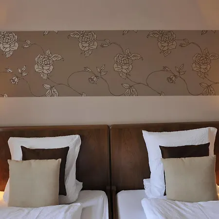 The Bed + Breakfast Готель типу 