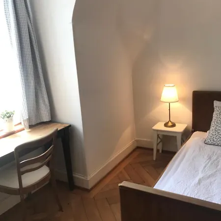 The Bed + Breakfast Готель типу 