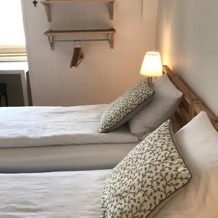 The Bed + Breakfast Готель типу 