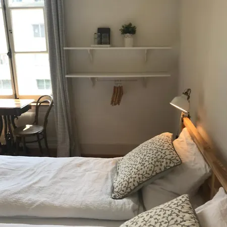 The Bed + Breakfast Готель типу 