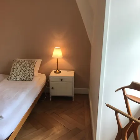 The Bed + Breakfast Готель типу 